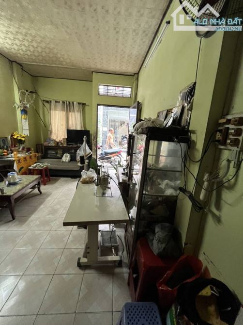 Căn nhà hẻm 15 Nguyễn Ngọc Lộc . Diện tích : 30m2 . Chiều Ngang : 3,5 m . Chiều Dài : 9m i - 2