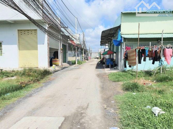 1,45 tỷ 💯 Bình tiền 2 - Đức Hòa Hạ  5,5 x20 tho cu, shr Giá 1 tỷ 450 - 2