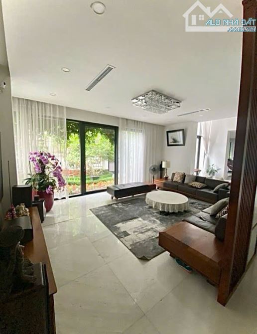 Bán biệt thự lô góc Hoa Sữa Vinhome Riverside Long Biên rộng 600m view sông có bể bơi - 2