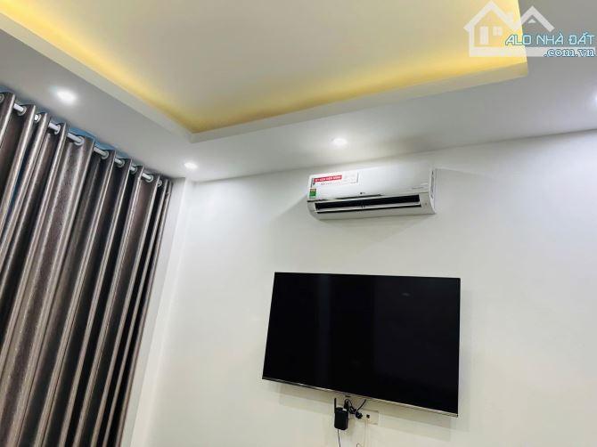 Duy nhất 1 căn - bán nhà mặt phố Nguyên Hồng - Đống Đa, 11,2 tỷ, 45m2, sổ chính chủ . - 2