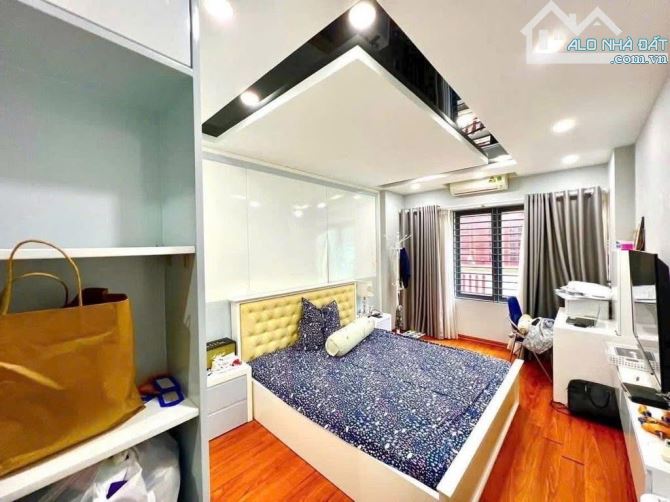Bán nhà  Ngô Gia Tự - 45m2 - chỉ 4.8 tỷ- lô góc 2 mặt thoáng- dân xây chắc chắn- gần ô tô- - 2