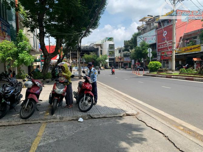 Bán nhà MT 39-41 Bàu Cát P14 Tân Bình DT: 8m x 18m KC: 4  Tầng HĐT: 95tr Giá: 36 Tỷ - 2