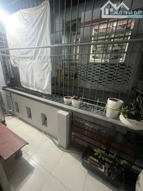 Bán nhà 2 tầng 70m2 ngay Tân Hương, sát mặt tiền, nhỉnh 3 tỷ - 2