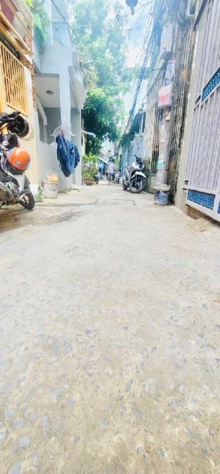 ĐỊNH CƯ BÁN GẤP!!! Nhà quận 8 - NGANG 8 dài 10 - 3 tầng - Không quy hoạch - Hoàn công đủ - 2