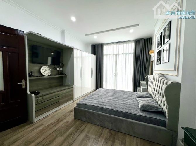 NGUYỄN VĂN CỪ - ĐẸP - MỚI TINH-DT 38 M2 -THANG MÁY- Ô TÔ CHỈ NHỈNH  13 TỶ - 2