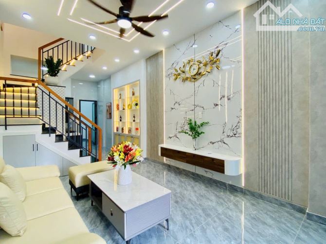 Nhà Nguyện Văn Lượng  Gò Vấp - có sân để xe, PK, Bếp, 3 phòng ngủ,tiện nghi - 2