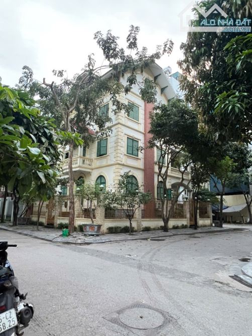 SIÊU BIỆT THỰ LÔ GÓC 3 MẶT TIỀN DỊCH VỌNG HẬU, 240M2, 4 TẦNG HẦM, GIÁ 139TỶ, PHÁP LÝ CHUẨN - 2