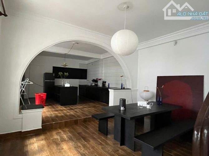 Bán căn biệt thự mini 3 mặt tiền tại tp Đà Lạt.  - Diện tích: 223,5m², 3 mặt tiền đường - 2