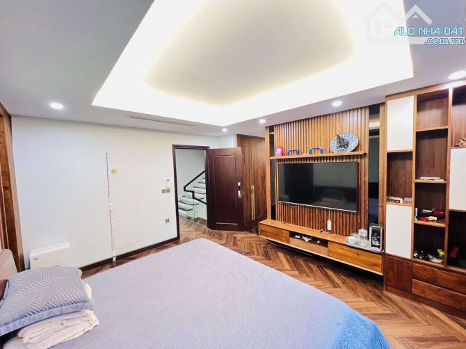 💥Ngộp ngân hàng - Bán gấp trong tuần - Lạc Long Quân - 4x18m - 1 trệt 2 lầu ST - 4PN - 2