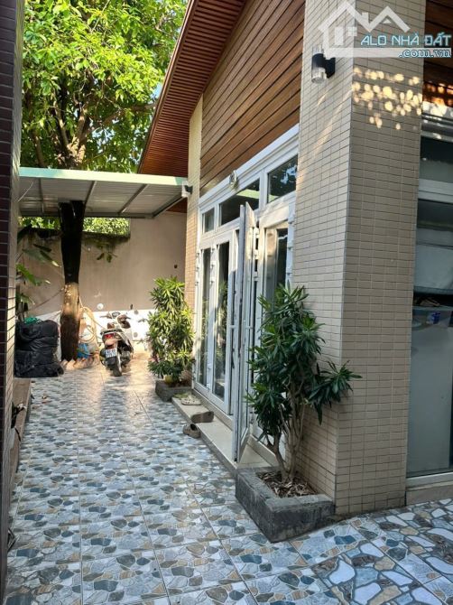 BÁN BIỆT THỰ MÁI THÁI - 182 M2 NGAY KHU LAVENDER CITY - 2