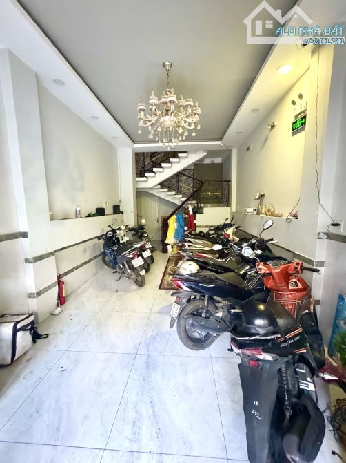 Bán CHDV, 100m qua ĐH Hutech, P25, Bình Thạnh, 3Tầng (4 x 16) thu nhập 300tr/năm hẻm OTO - 2