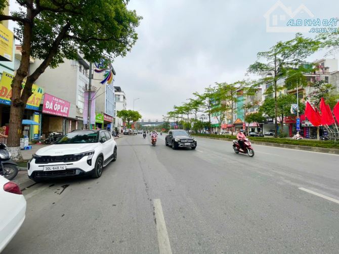 3 MẶT TIỀN, LÔ GÓC, PHÂN LÔ, MẶT PHỐ NGÔ GIA TỰ, LB, DT 90 M, GIÁ 24 TỶ 9, VỈA HÈ RỘNG, TT - 2