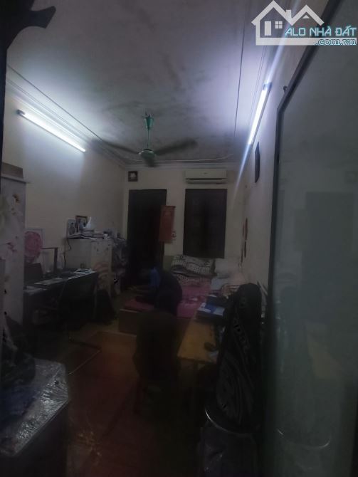 Cho thuê nhà Phố Giải Phóng 4 tầng x 30m2, 2 ngủ, 9 Triệu ở gđ, nhóm đi làm ít người - 2