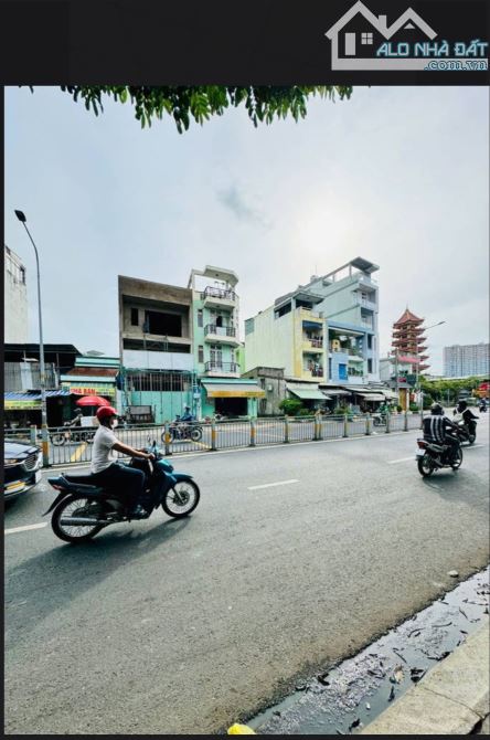 MẶT TIỀN Q11 - GIÁP TÂN PHÚ - NGANG 5.65 NỞ HẬU - KINH DOANH ĐA NGÀNH - NHỈNH 8 TỶ - 2