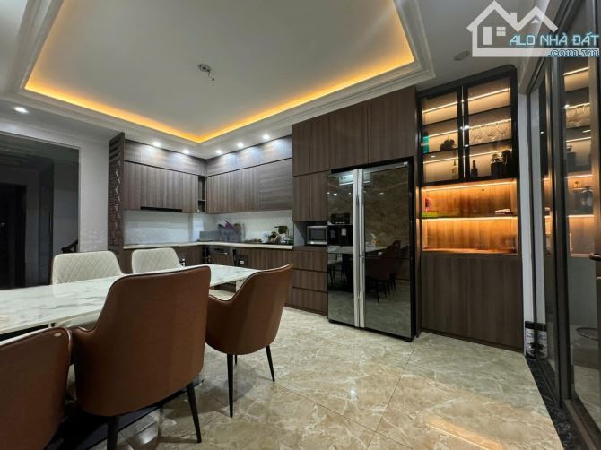 Bán nhà phố Thái Hà. Đống đa. Diện tích 50m2. 6 tầng. Mặt tiền 4,2m. Giá 19 tỷ - 2
