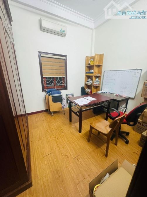 Bán nhà Phố Nguyên Hồng,Đống đa. Diện tích 52m. 6 Tầng. Mặt tiền 4,2m. Giá 19 tỷ - 2