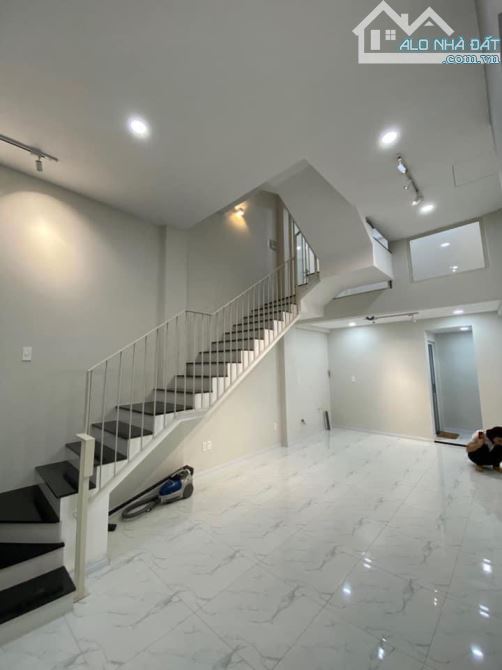 NGUYỄN THƯỢNG HIỀN P5 BT, 5TẦNG BTCT ,4X10 , NHÀ MỚI - 2