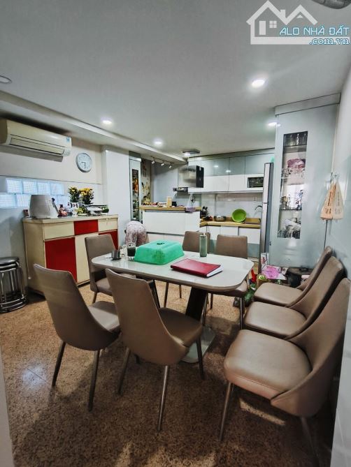 Bán gấp nhà đẹp ở ngay mặt tiền kinh doanh Hồ Thành Biên, xe hơi ngủ nhà, 72m2, 6T, SHR. - 2