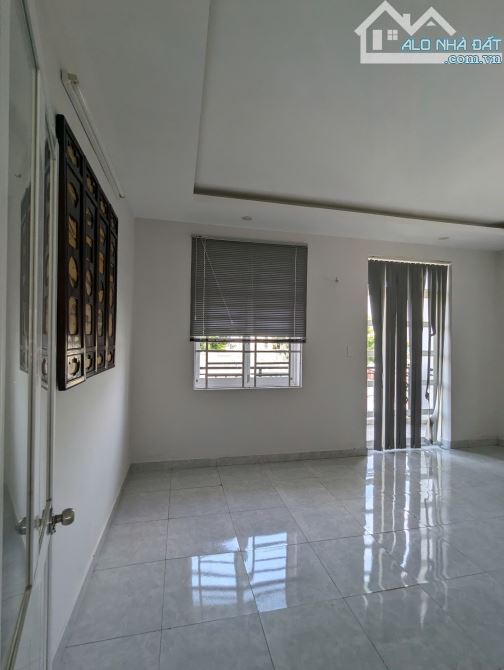 Bán 2 căn nhà liền kề mặt tiền đường Phường 7 Quận 8. Mặt tiền khu dân cư đông đúc, gần Ti - 2
