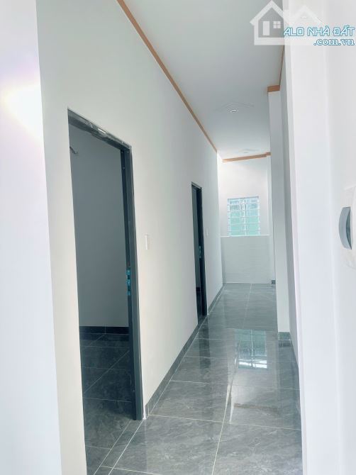 BÁN GẤP NHÀ 1 TRỆT 1 LẦU SỔ RIÊNG SẴN THỔ CƯ 100% NGAY CUỐI ĐƯỜNG ĐỒNG KHỞI - 2