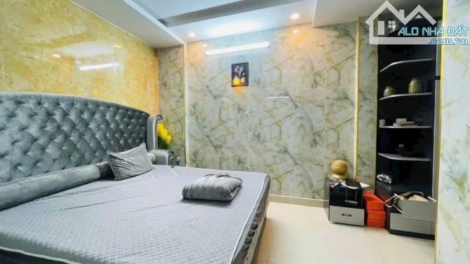 📢 CƠ HỘI VÀNG! NHÀ LỚN NGUYỄN TRÃI, QUẬN 1 - 2 CĂN 2 SỔ CHỈ 20 TỶ! 123m² (6m x 21m ) - 2