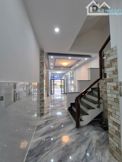 Bán nhà mặt tiền KD Phạm Thế Hiển, Quận 8, nhà dài 18m, view sông đẹp mát mẻ. - 2
