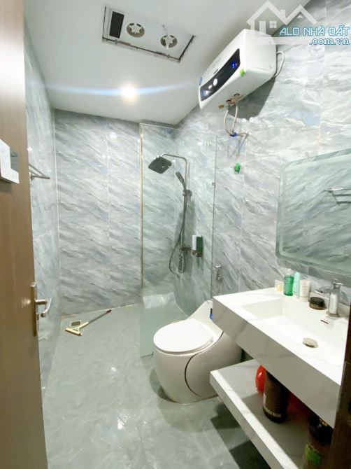 Bán nhà 4,5 tầng phố Hồ sen. Ô tô vào nhà - 2