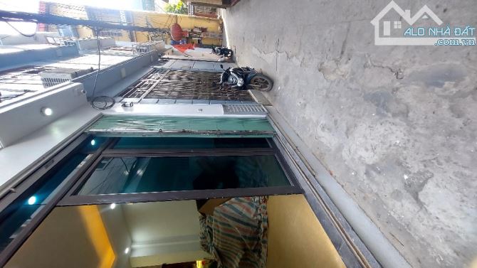 Bán nhà tự khoát Ngũ Hiệp dân xây  5 tầng ngõ to ,ô tô cạnh nhà giá 4.55 tỷ - 2