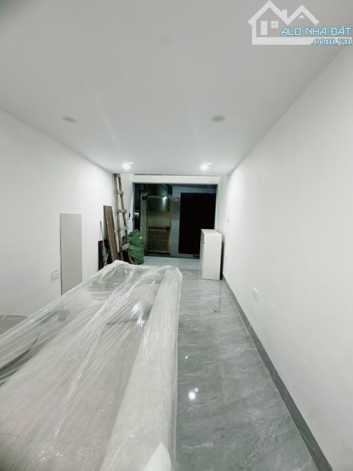Bán nhà ngõ Đê Tô Hoàng – 4 tầng đẹp – Ngõ thoáng – Gần Đại Cồ Việt – Giá chỉ 5.05 tỷ - 2