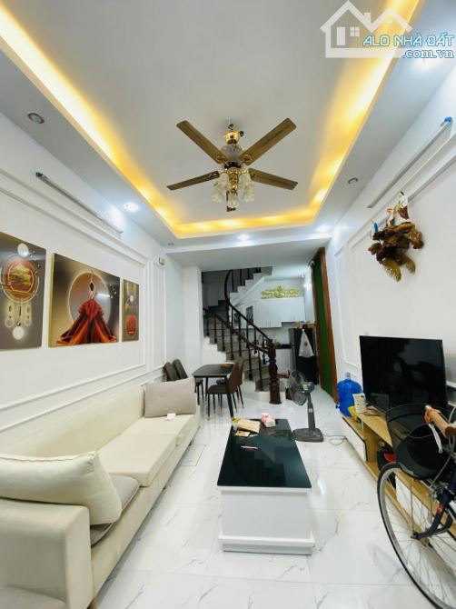 BÁN NHÀ LĨNH NAM - HOÀNG MAI - LÔ GÓC - VIEW HỒ 35M2 X5T - 2