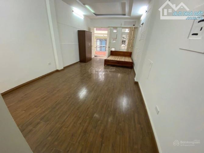 Bán nhà Thanh Xuân giá đầu tư tốt, 95m2, 16 tỷ có thương lượng, sổ đỏ, ô tô ngủ trong nhà - 2