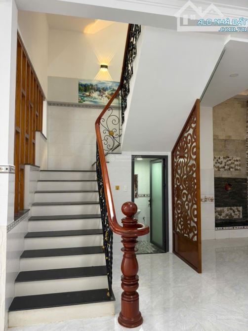 NHÀ 1 TRỆT 3 LẦU, HƯỚNG NAM SIÊU ĐẸP, HIỆN ĐẠI - 2