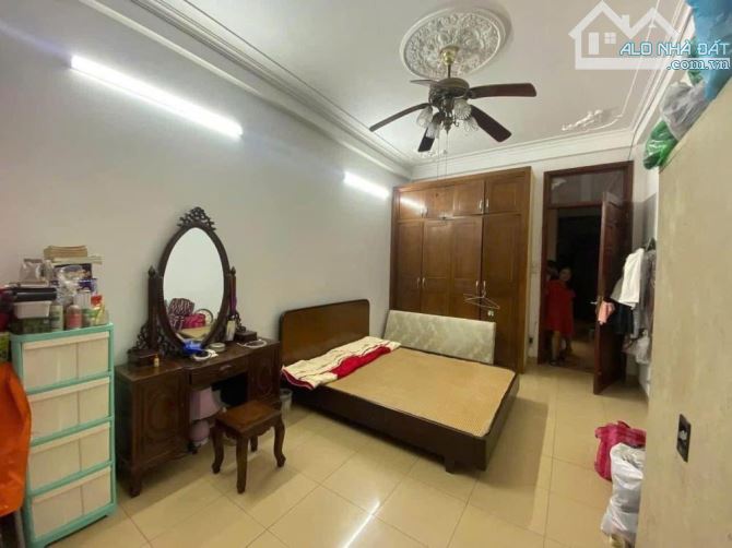 Bán nhà Tôn Đức Thắng 37m2 nhà đẹp ngõ to đẹp lô góc 3 mặt thoáng 7.68 tỷ - 2
