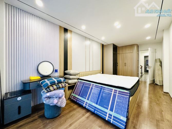 Trung Tâm Thạch bàn -Nhà ra Phố -thang Máy nhập khẩu oto đỗ cửa - 2