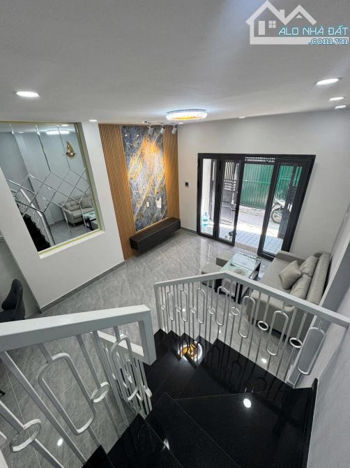 TÂN BÌNH, 40m2, Sát mặt tiền, trệt lầu, tặng nội thất, 3.x Tỷ - 2