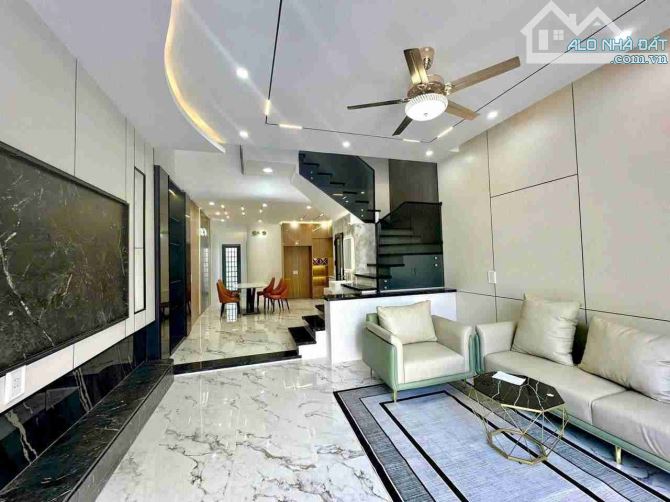 BÁN NHÀ ĐẸP - VỊ TRÍ VÀNG - GIÁ TỐT TẠI  LÔ GIÁNG 24 - 2