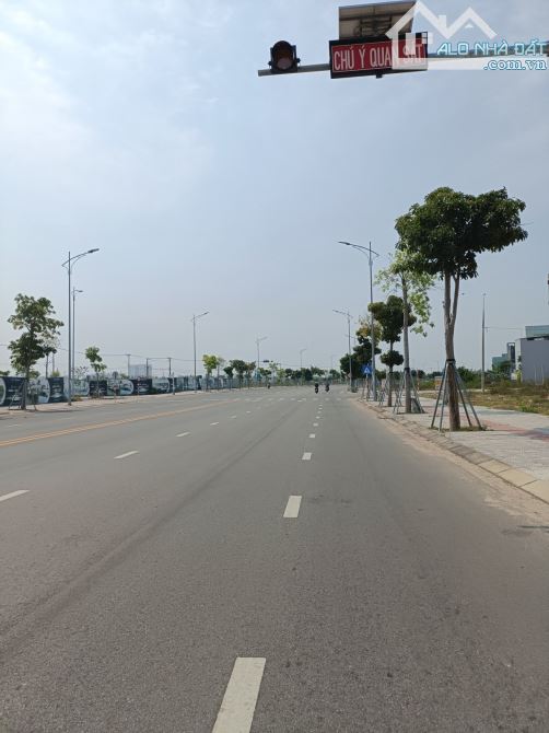 BIỆT THỰ 3 MẶT THOÁNG VIEW SÔNG MẶT TIỀN ĐƯỜNG SONG HÀO -VỊ TRÍ ĐẸP. - 2