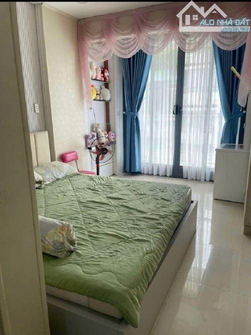 Trung tâm quận 5- mặt tiền 4 tầng btct - nhà mới - tặng full nội thất xịn - 2