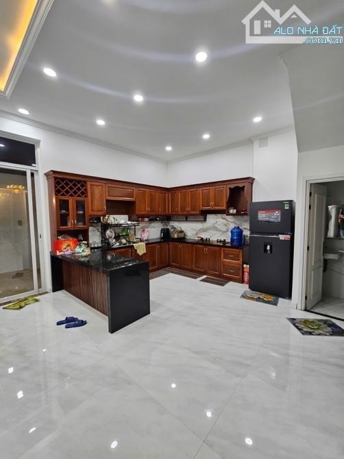 BIỆT THỰ VÍP 5 TẦNG CÓ THANG MÁY XỊN SÒ NGAY TRỊNH ĐÌNH TRỌNG- ÂU CƠ- sát TÂN BÌNH- Q11 - 2