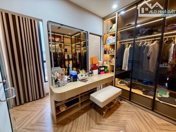 HOÀN KIẾM-VIP-SÁT PHỐ LÝ NAM ĐẾ-Ô TÔ ĐỖ CỬA-LÔ GÓC-MẶT TIỀN KHỦNG-THANG MÁY-FULL NỘI THẤT - 2