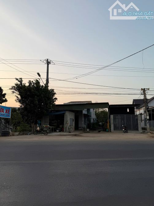 Hạ giá mặt tiền Quốc Lộ 14 kinh doanh tốt đoạn xã Hoà Phú - 2