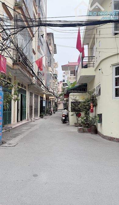 Bán nhà Cầu Giấy gấp,chủ nhà đang cần bán nhanh, nhà 55m2, ôtô qua vào nhà.13,9T còn 13T - 2