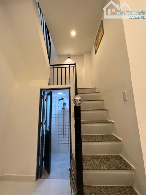 CƠ HỘI VÀNG SỞ HỮU NHÀ GIÁP QUẬN 1 GIÁ CHỈ 3,8 TỶ! 3 TẦNG, 3 PHÒNG NGỦ - 2