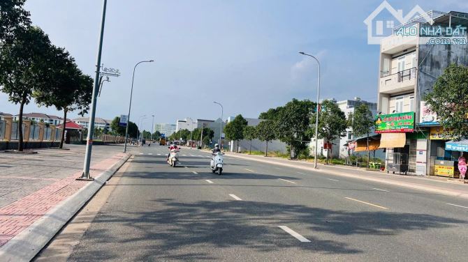 MẶT TIỀN PHẠM HÙNG - TP BÀ RỊA.Đối diện công viên 30/4 lớn nhất TP BÀ RỊA. - 2