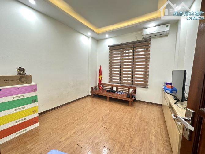 Tây Hồ- Nhật Tân-Ngõ thông- Nhà đẹp 5 tầng- 39m- 6.5 tỷ - 2