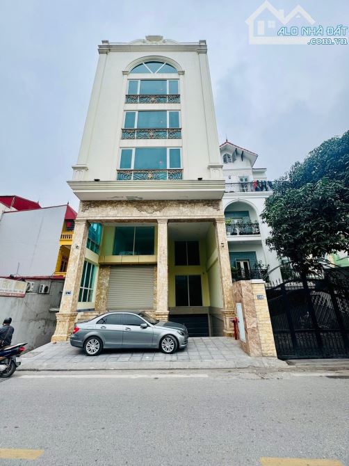 BÁN TOÀ VĂN PHÒNG MẶT PHỐ NGỌC THUỴ 240m2 - 8T THANG MÁY - MT 8.6m - 68 TỶ - LÔ GÓC - KD - 2