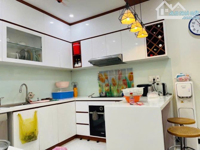 Nhà phố 2 tầng hẽm xe tải 1 sẹt sát mặt tiền đường DT40m2 - Ngang 4m - Chỉ nhỉnh 4 đồng - 3