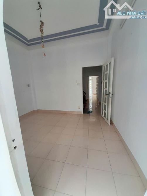 NHÀ BẾN VÂN ĐỒN Q4- 3 LẦU ĐÚC- 36m2 - HẺM 3m- GIÁ 4 TỶ NHỈNH - 3