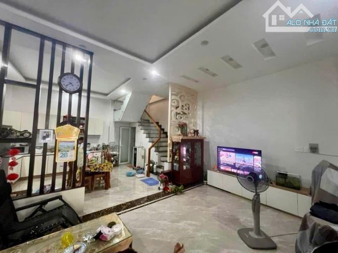 BÁN GẤP NHÀ 3 TẦNG LINH XUÂN – 90M² – HẺM Ô TÔ 7 CHỖ – GIÁ TỐT KHÓ TIN – DI CHUYỂN MỌI - 3