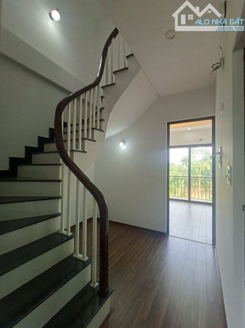 Nhà 4 tầng-3,x tỷ-4pn. Gần Chợ, Trường học. Cách Đại Lộ THăng LOng khoảng 5p - 3